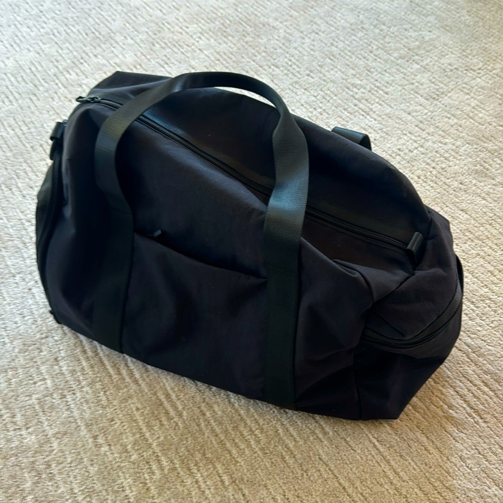 Lululemon black duffel bag